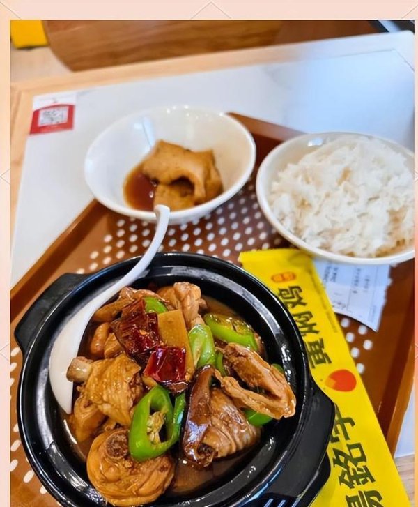 17000家门店倒闭！从爆火到“凉凉”，黄焖鸡米饭只用了6年