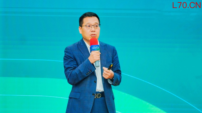 ▲美年集团医疗管理中心副总经理陈武荣介绍健康管理创新产品