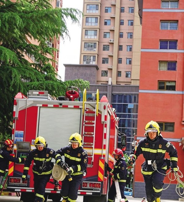 [聚焦全国防灾减灾日]披甲逆行 无畏守护 记者走进消防救援站感受筑起安全防线的硬核力量